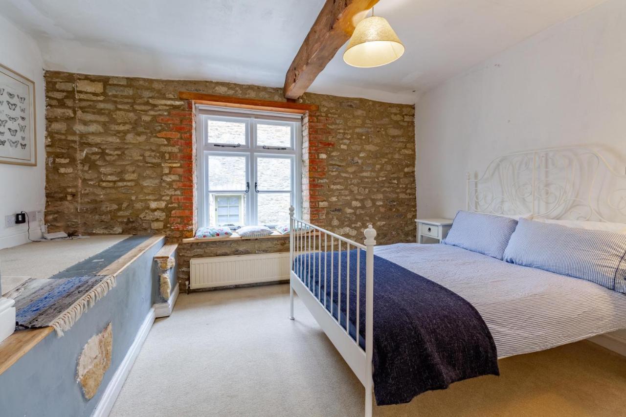 The Shoe Box Cottage With Allocated Parking Malmesbury Exterior photo