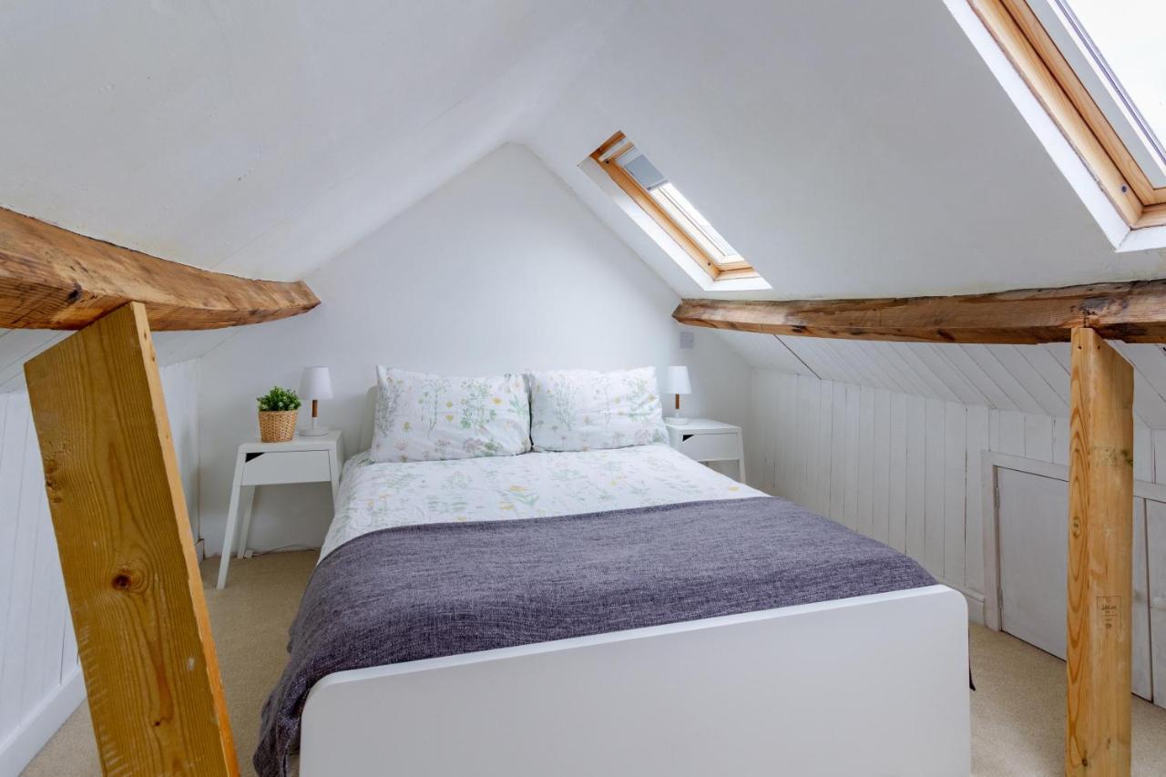 The Shoe Box Cottage With Allocated Parking Malmesbury Exterior photo