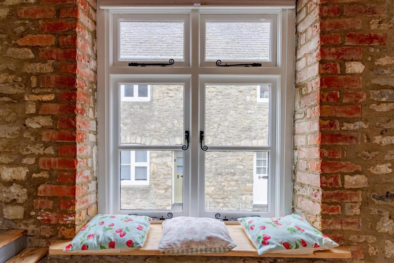 The Shoe Box Cottage With Allocated Parking Malmesbury Exterior photo
